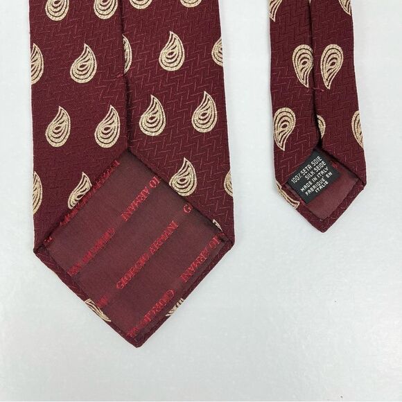 Giorgio Armani Red 100% Silk Necktie- Made in Italy - Picture 6 of 6